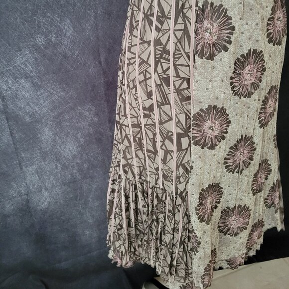 Ladies Knee Length Skirt with all over pattern-three patterns - Picture 2 of 6